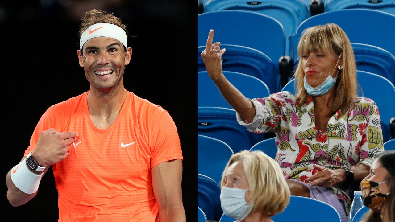 El surrealista momento en el que una aficionada le dedica una peineta a Nadal en pleno partido en Australia El surrealista momento en el que una aficionada le dedica una peineta a Nadal en pleno partido en Australia