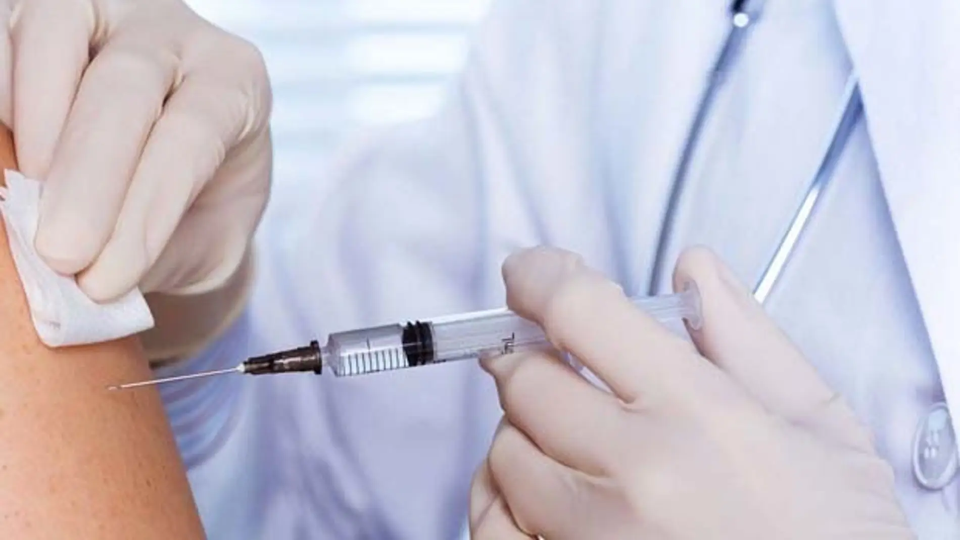 Rusia registra su tercera vacuna anticovid, la CoviVac