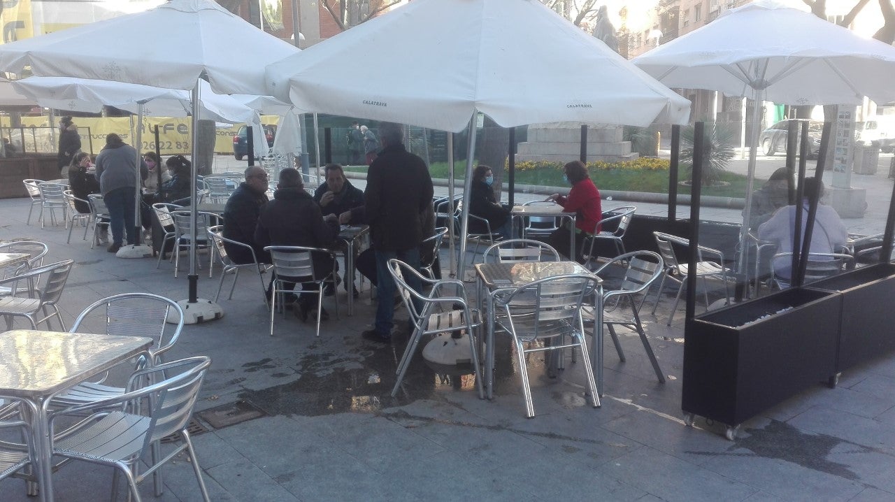 El código QR para bares y restaurantes de Ciudad Real: entre "me parece bien" hasta "es una forma para controlarnos" El código QR para bares y restaurantes de Ciudad Real: entre "me parece bien" hasta "es una forma para controlarnos"