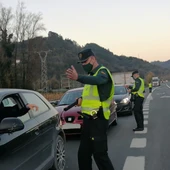 Valdés finaliza el domingo el cierre perimetral al experimentar mejoría, primer concejo de Asturias en conseguirlo a la primera. Valdés finaliza el domingo el cierre perimetral al experimentar mejoría, primer concejo de Asturias en conseguirlo a la primera.