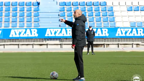 Abelardo en el entrenamiento del deportivo Alavés. Abelardo en el entrenamiento del deportivo Alavés.