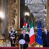 El nuevo primer ministro italiano, Mario Draghi, anunció hoy un Gobierno formado por 23 ministerios, 15 de ellos otorgados a la heterogénea mayoría de partidos que le apoyan, pero otros importantes como Economía o Innovación confiados a técnicos.