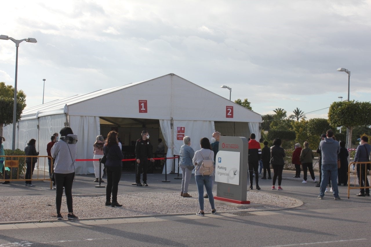 El Hospital del Vinalopó realiza en Elche más de 280 test de detección de covid-19 al día en las dos últimas semanas El Hospital del Vinalopó realiza en Elche más de 280 test de detección de covid-19 al día en las dos últimas semanas