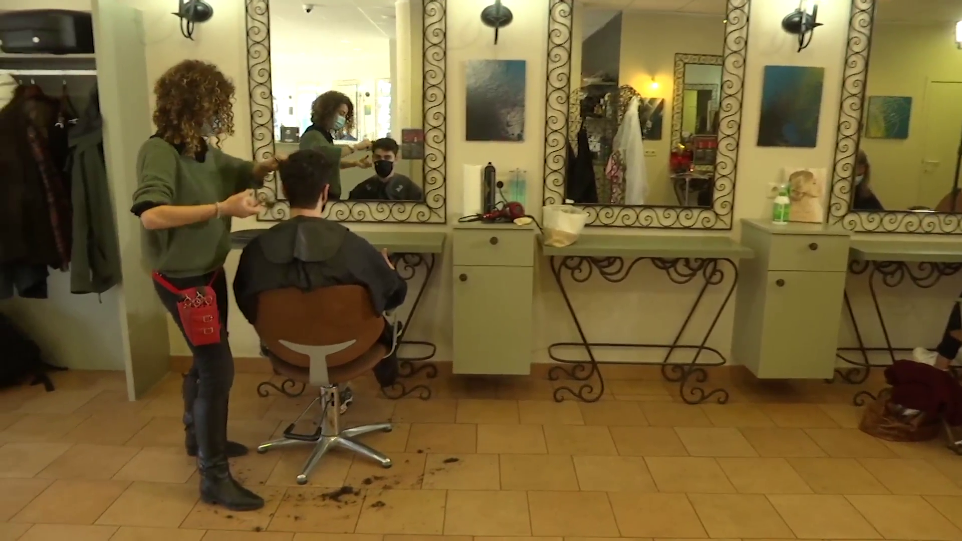 El sector de peluquerías clama contra el Psoe por votar en contra de la bajada del IVA: "Es inexplicable" El sector de peluquerías clama contra el Psoe por votar en contra de la bajada del IVA: "Es inexplicable"