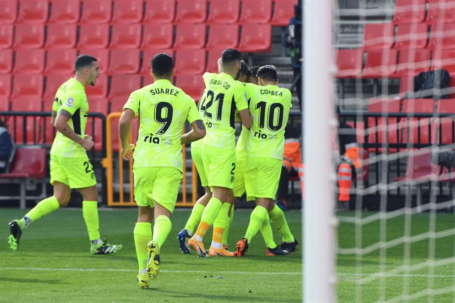 Llorente y Correa dan la victoria al Atlético contra el Granada en el Nuevo Los Cármenes Llorente y Correa dan la victoria al Atlético contra el Granada en el Nuevo Los Cármenes
