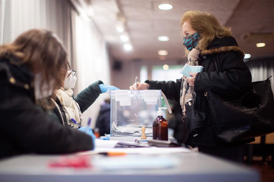 El Epílogo: "Con las elecciones catalanas se pone en juego pasar a ocuparse de problemas reales como la lucha de la pandemia" El Epílogo: "Con las elecciones catalanas se pone en juego pasar a ocuparse de problemas reales como la lucha de la pandemia"
