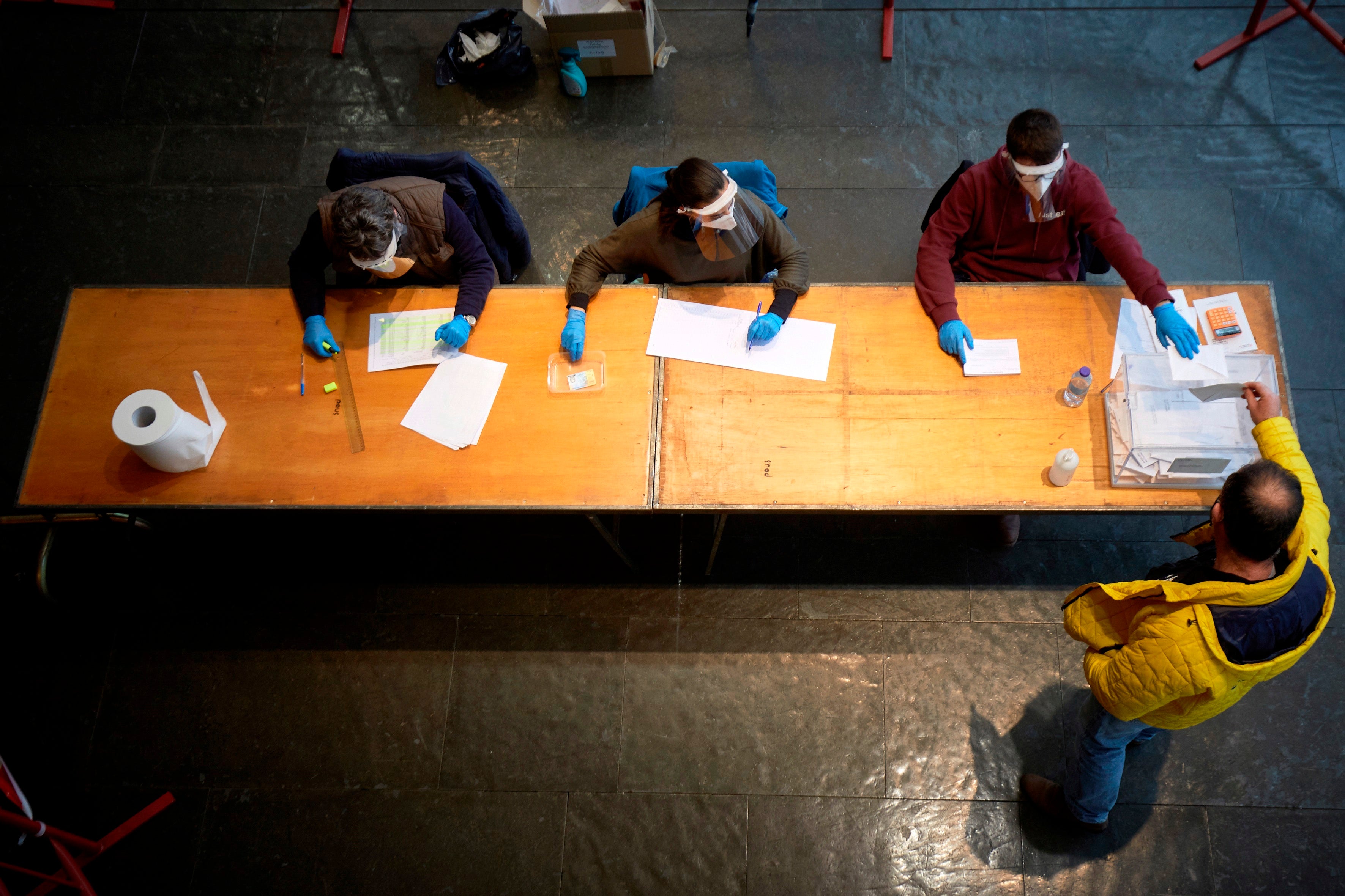 Récord de abstención en las elecciones de Cataluña: estos han sido los datos de participación Récord de abstención en las elecciones de Cataluña: estos han sido los datos de participación
