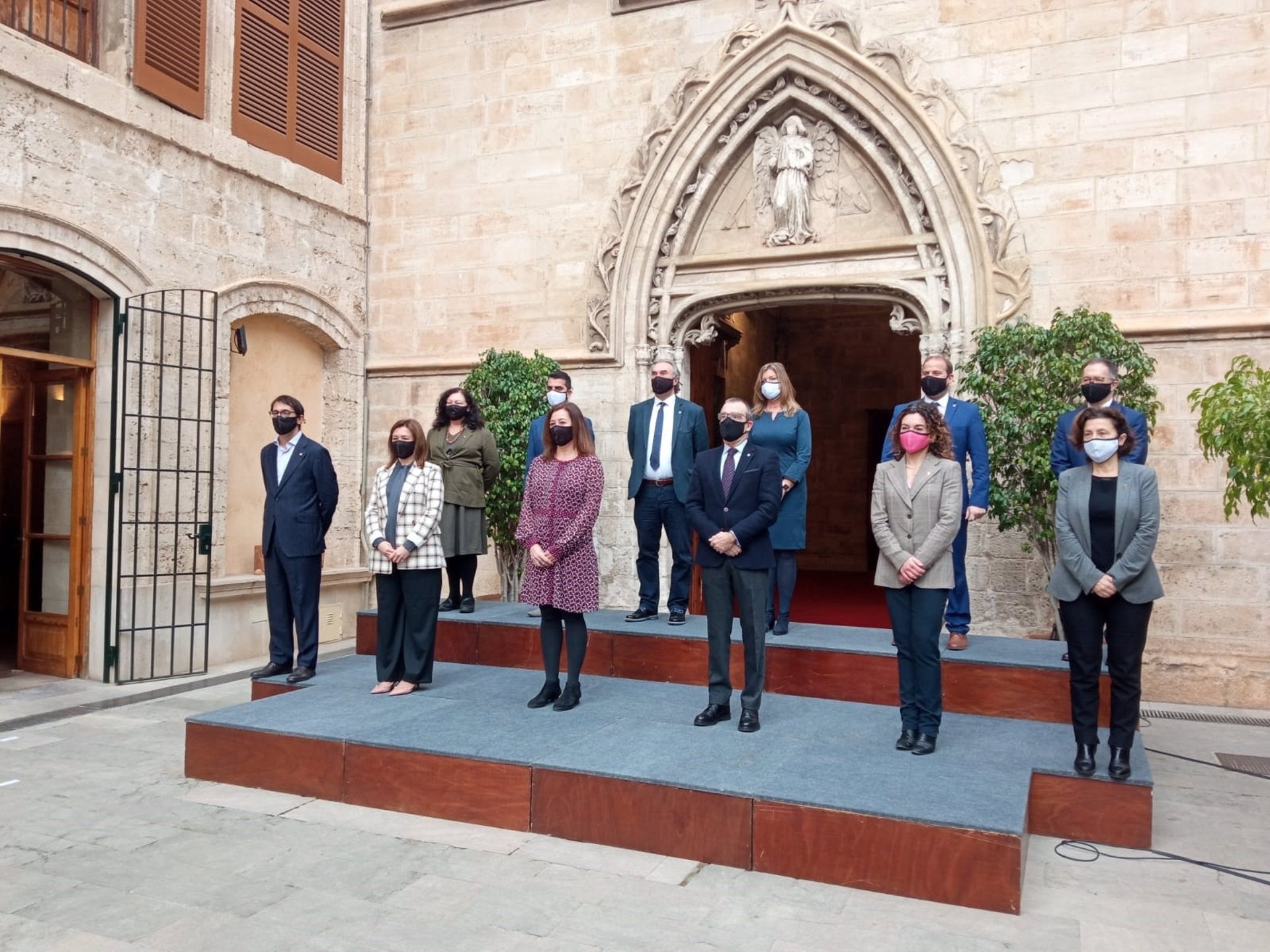 Garrido, Marí y Company toman posesión y prometen sus cargos como nuevos consellers del Govern Garrido, Marí y Company toman posesión y prometen sus cargos como nuevos consellers del Govern