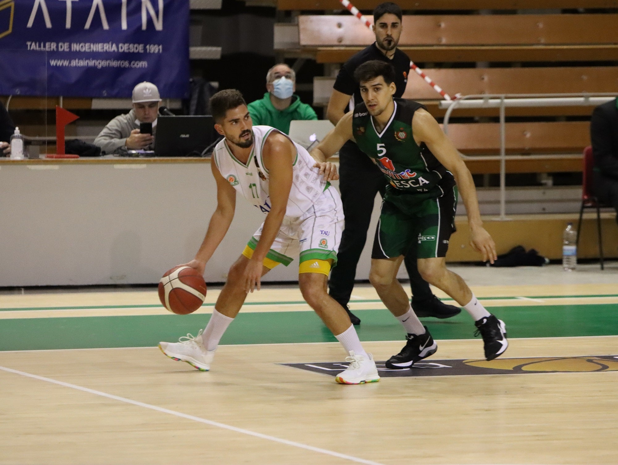 Tau consigue su primer objetivo Tau consigue su primer objetivo