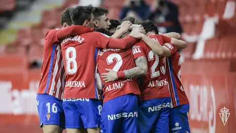 Los jugadores celebran el gol de la victoria Los jugadores celebran el gol de la victoria