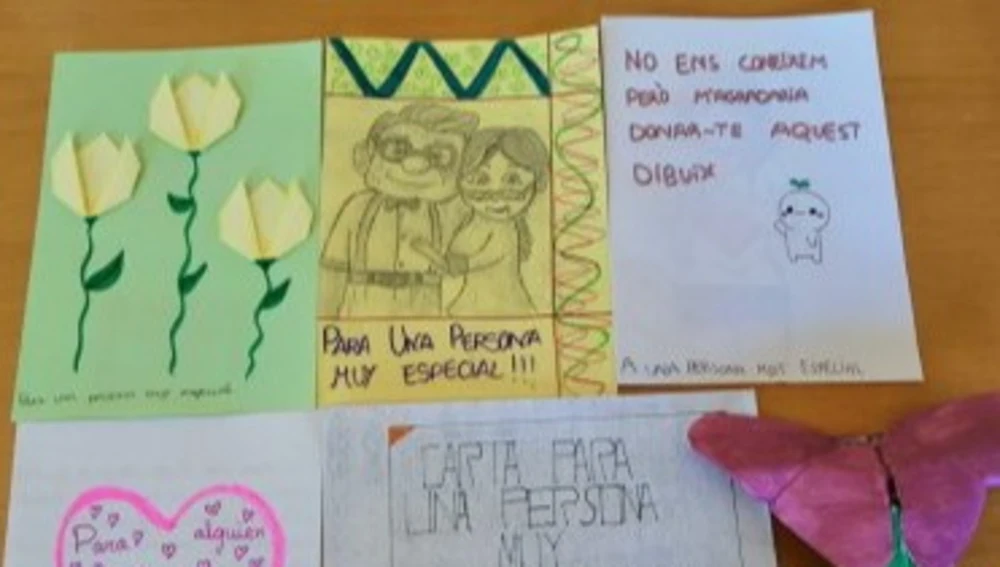 Alumnos del IES Cayetano Sempere de Elche han escrito carta de San Valentín para los anciones de la residencia de Altabix.
