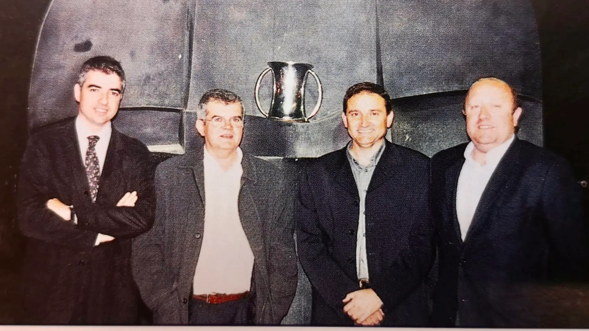 Rafa Bernabéu, Pepe García Parres, Víctor Martí y Juan Antonio Martínez, directivos del Club Voleibol Elche que lograron el título de campeones de Copa del Rey 2003 al frente del Club Voleibol Elche.