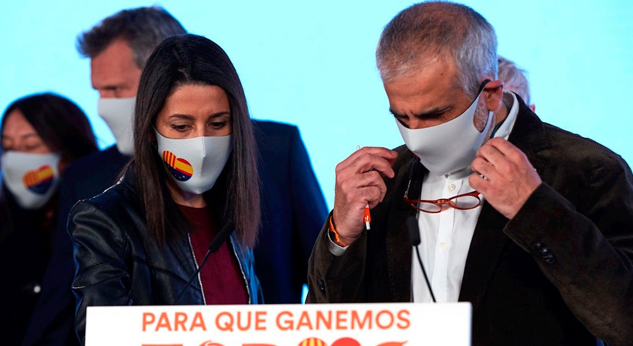 Arrimadas descarta dimitir tras la debacle de Ciudadanos: "voy a seguir adelante y con el apoyo del partido" Arrimadas descarta dimitir tras la debacle de Ciudadanos: "voy a seguir adelante y con el apoyo del partido"