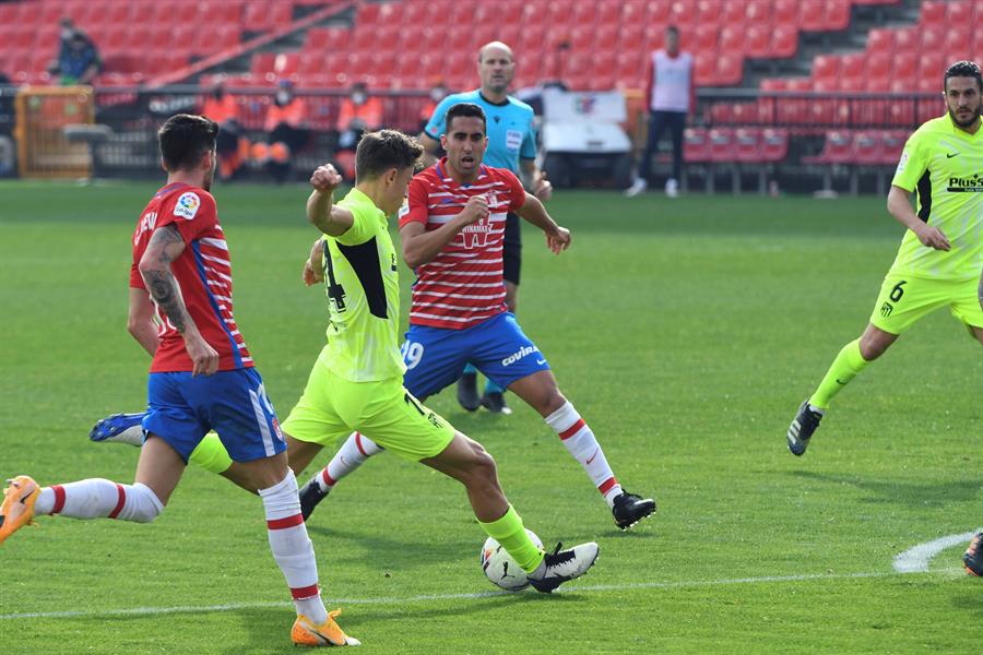 El Atlético de Madrid se lleva el duelo de Los Cármenes al aprovechar errores defensivos de los de Diego Martínez. Onda Deportiva Granada 15/02/2021 El Atlético de Madrid se lleva el duelo de Los Cármenes al aprovechar errores defensivos de los de Diego Martínez. Onda Deportiva Granada 15/02/2021