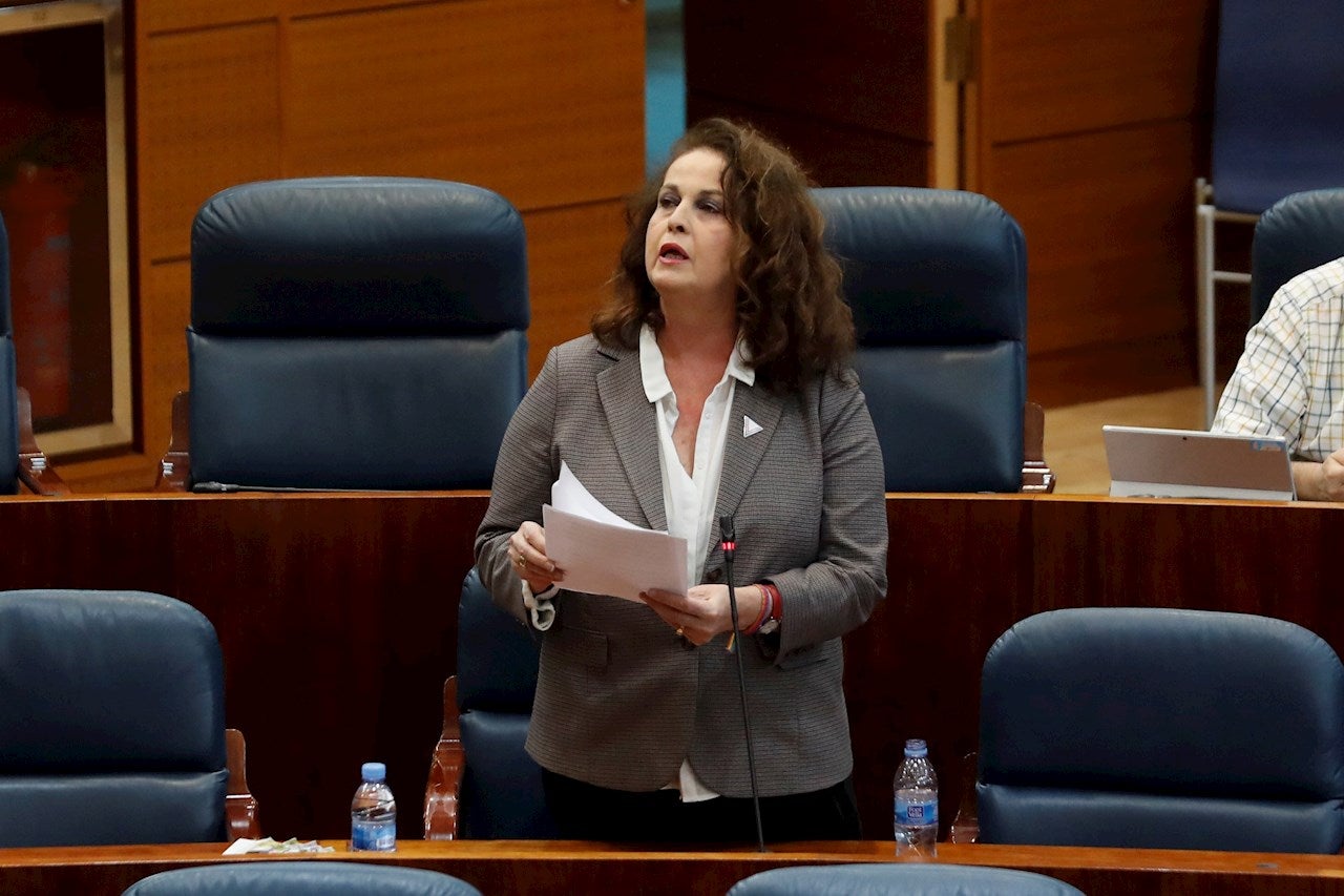 Carla Antonelli (PSOE) reprende a un diputado de Vox por referirse a ella en masculino: "Basta de transfobia" Carla Antonelli (PSOE) reprende a un diputado de Vox por referirse a ella en masculino: "Basta de transfobia"