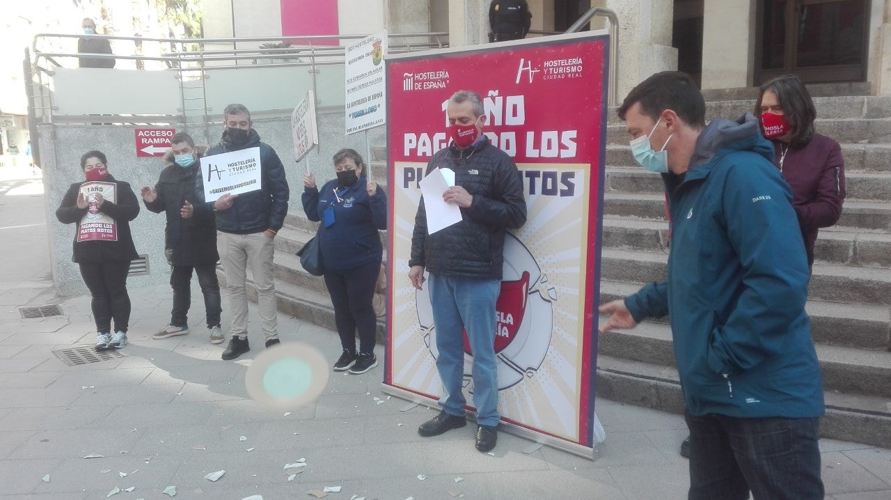Los hosteleros de Ciudad Real no quieren pagar "los platos rotos" y no descartan recurrir judicialmente el código QR Los hosteleros de Ciudad Real no quieren pagar "los platos rotos" y no descartan recurrir judicialmente el código QR