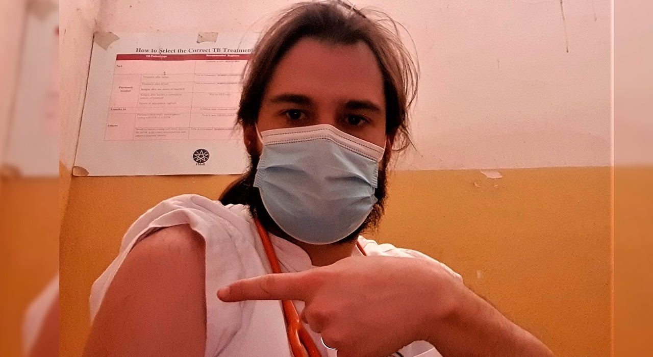 Iñaki Alegría, pediatra en Etiopía: "No ha llegado ningún tipo de vacuna" Iñaki Alegría, pediatra en Etiopía: "No ha llegado ningún tipo de vacuna"