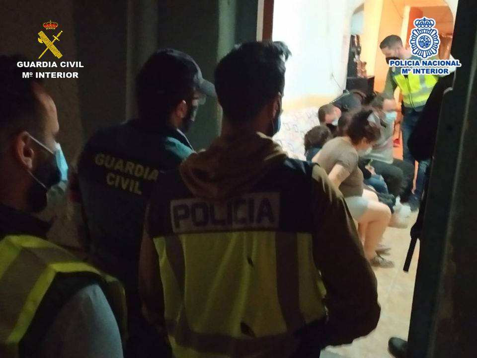 Desarticulado un grupo criminal que asaltaba domicilios con pistolas y utilizaba violencia extrema contra sus moradores Desarticulado un grupo criminal que asaltaba domicilios con pistolas y utilizaba violencia extrema contra sus moradores