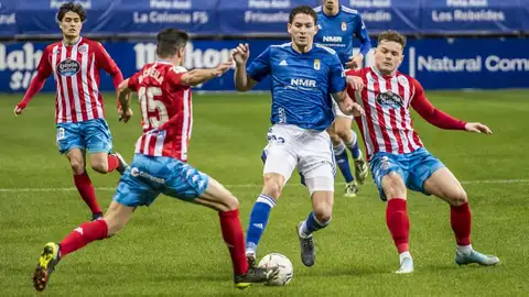 El Lugo se pierde sobre el césped del Carlos Tartiere. El Lugo se pierde sobre el césped del Carlos Tartiere.