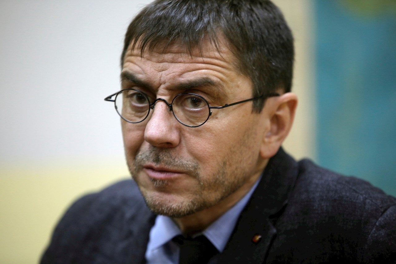 Juan Carlos Monedero declara este lunes como investigado en el 'caso Neurona' sin poder evitar 'el paseíllo' a su llegada al tribunal Juan Carlos Monedero declara este lunes como investigado en el 'caso Neurona' sin poder evitar 'el paseíllo' a su llegada al tribunal