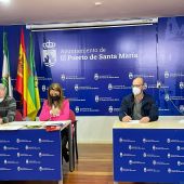 Celebración de la mesa de contratación en la sala de prensa