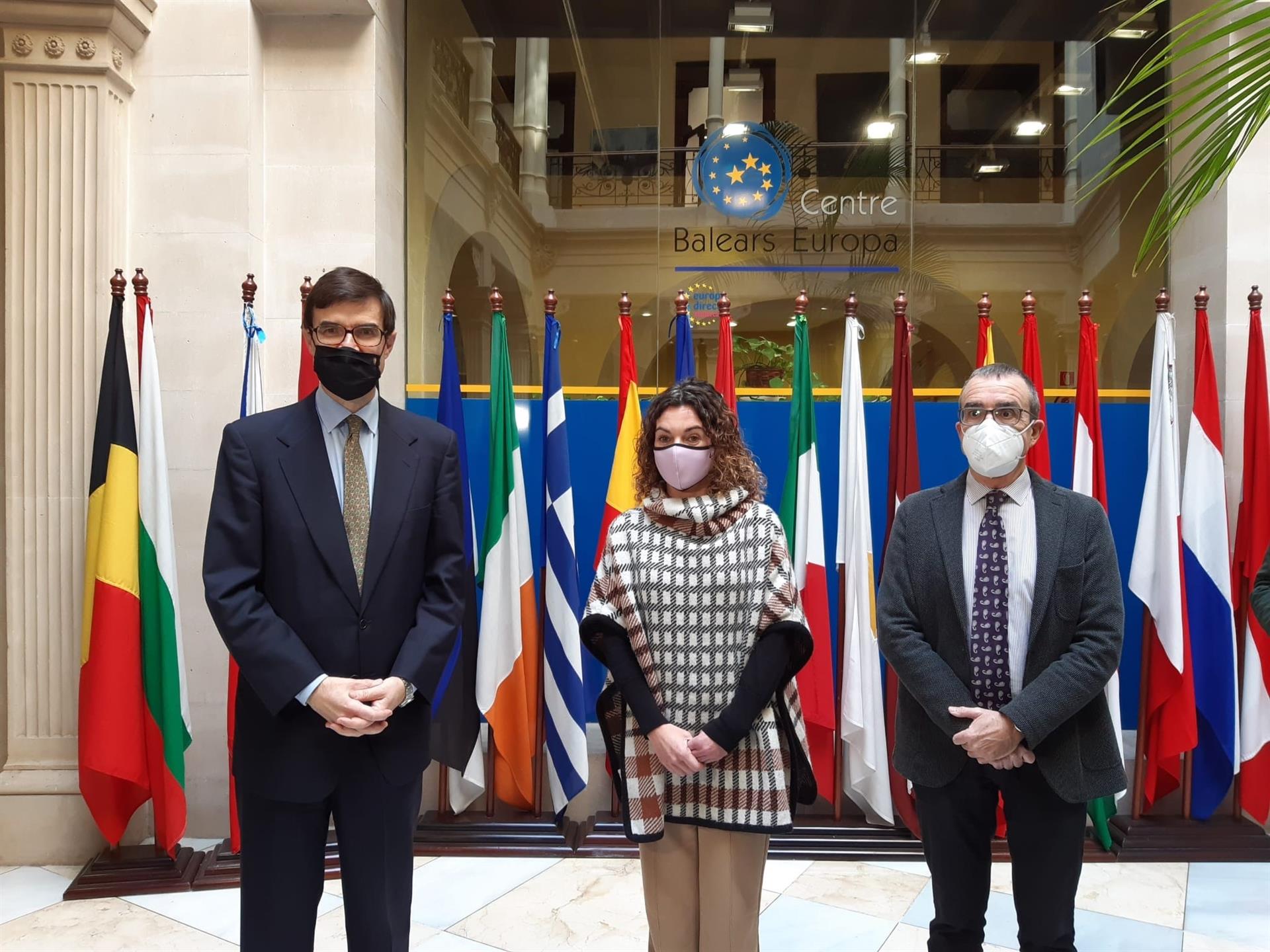 El Gobierno central no contempla dar prioridad en la vacunación a regiones turísticas El Gobierno central no contempla dar prioridad en la vacunación a regiones turísticas