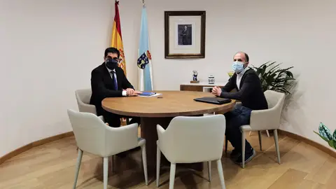 O alcalde reúnense co delegado territorial da Xunta para abordar algúns proxectos da cidada Reunión de Gonzalo Pérez Jácome e Gabriel Alén