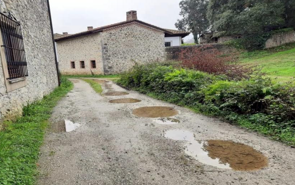 El Ayuntamiento de Llanes licita en 35.929 euros el proyecto de mejora de caminos de Oviu y entorno del cuartel de la Guardia Civil de Nueva El Ayuntamiento de Llanes licita en 35.929 euros el proyecto de mejora de caminos de Oviu y entorno del cuartel de la Guardia Civil de Nueva