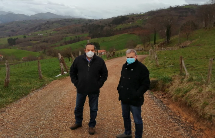 Ejecutadas las obras de acondicionamiento de pistas de concentración parcelaria en Llames, San Juan, Bada y La Roza de Parres Ejecutadas las obras de acondicionamiento de pistas de concentración parcelaria en Llames, San Juan, Bada y La Roza de Parres