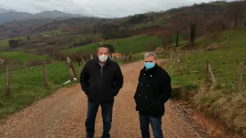 El alcalde en una de las visitas. El alcalde en una de las visitas.
