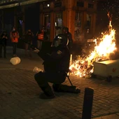 Un miembro de los antidisturbios en la protesta tras la manifestación en apoyo a Pablo Hasel Un miembro de los antidisturbios en la protesta tras la manifestación en apoyo a Pablo Hasel