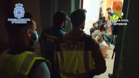 Un momento de la detención de la banda Un momento de la detención de la banda