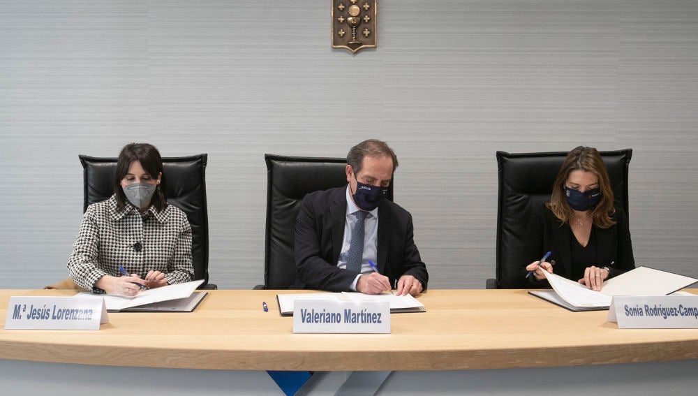Acordo que permitirá reforzar a formación dos profesionais que traballan en contacto coas mulleres vítimas de violencia de xénero