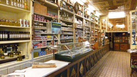 Interior de Ultramarinos La Confianza