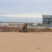 La EMA trabaja en la playa de Poniente para solucionar los socavones detectados