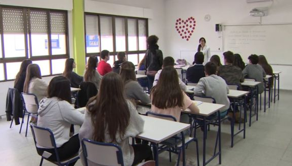 Educación y Salud trabajan en el protocolo para vacunar a trabajadores de los centros educativos con la vacuna de AstraZeneca Educación y Salud trabajan en el protocolo para vacunar a trabajadores de los centros educativos con la vacuna de AstraZeneca