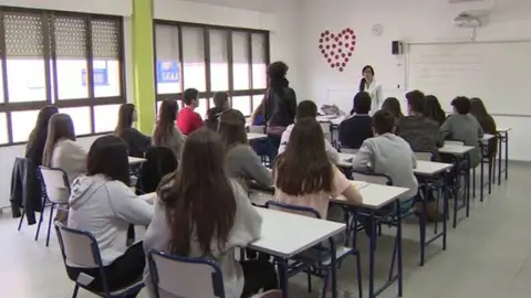 Educación y Salud trabajan en el protocolo para vacunar a trabajadores de los centros educativos con la vacuna de AstraZeneca Educación y Salud trabajan en el protocolo para vacunar a trabajadores de los centros educativos con la vacuna de AstraZeneca