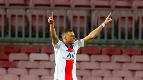 Kylian Mbapp&eacute; celebra un gol en el Camp Nou
