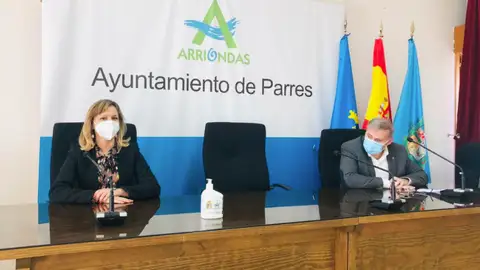 Un momento de la presentación en Arriondas. Un momento de la presentación en Arriondas.