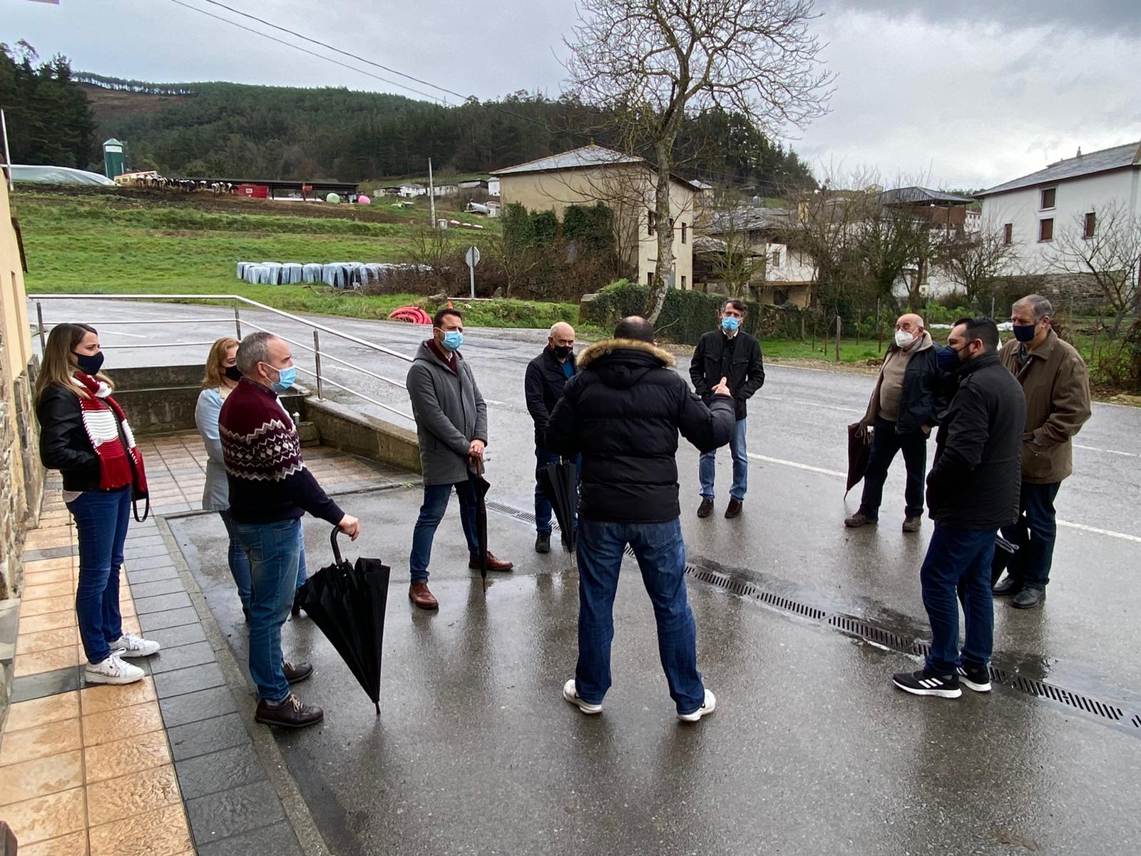 El PP asturiano reclama que se reanuden las obras de la carretera de Naraval sin `perjudicar´ a los vecinos. El PP asturiano reclama que se reanuden las obras de la carretera de Naraval sin `perjudicar´ a los vecinos.