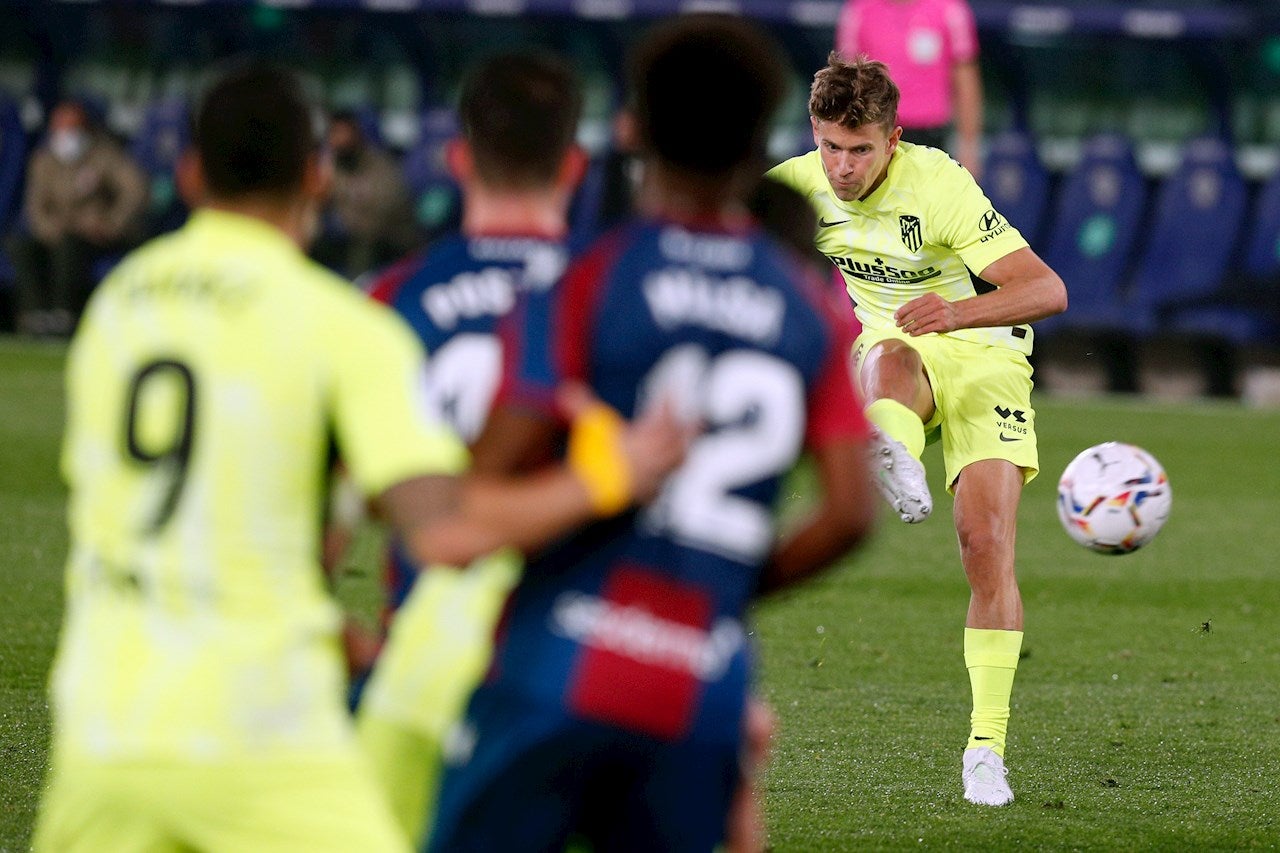 Correa perdona al Levante y Oblak salva al Atlético Correa perdona al Levante y Oblak salva al Atlético
