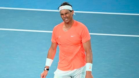 Rafa Nadal gesticula en su partido ante Stefanos Tsitsipas