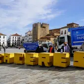 El Ayuntamiento de Cáceres recibe por primera vez el premio ‘Pajaritas Azules 2021’ por su buena gestión en el reciclaje de papel y cartón El Ayuntamiento de Cáceres recibe por primera vez el premio ‘Pajaritas Azules 2021’ por su buena gestión en el reciclaje de papel y cartón
