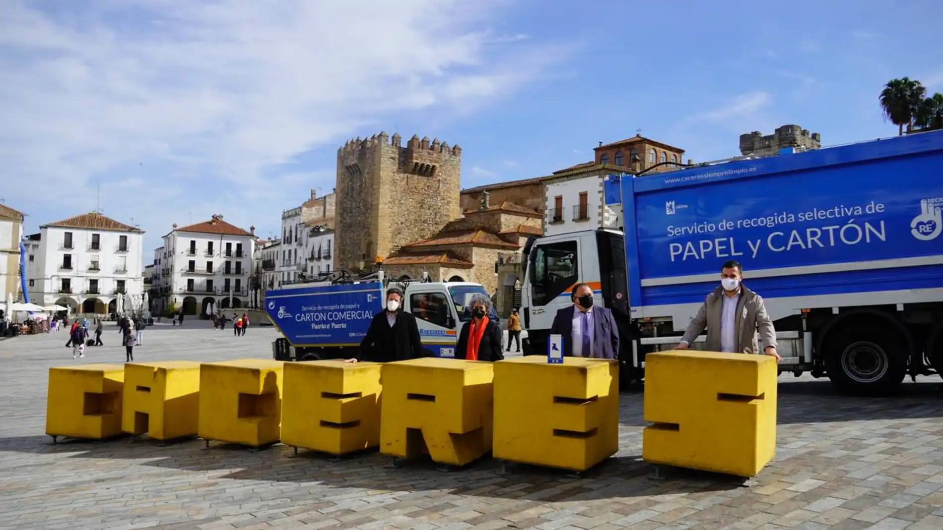 El Ayuntamiento de Cáceres recibe por primera vez el premio ‘Pajaritas Azules 2021’ por su buena gestión en el reciclaje de papel y cartón