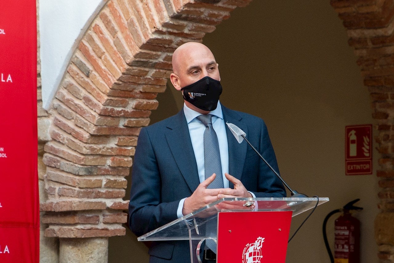 Rubiales propone a la Liga un cambio de formato y no descarta los partidos fuera de España Rubiales propone a la Liga un cambio de formato y no descarta los partidos fuera de España