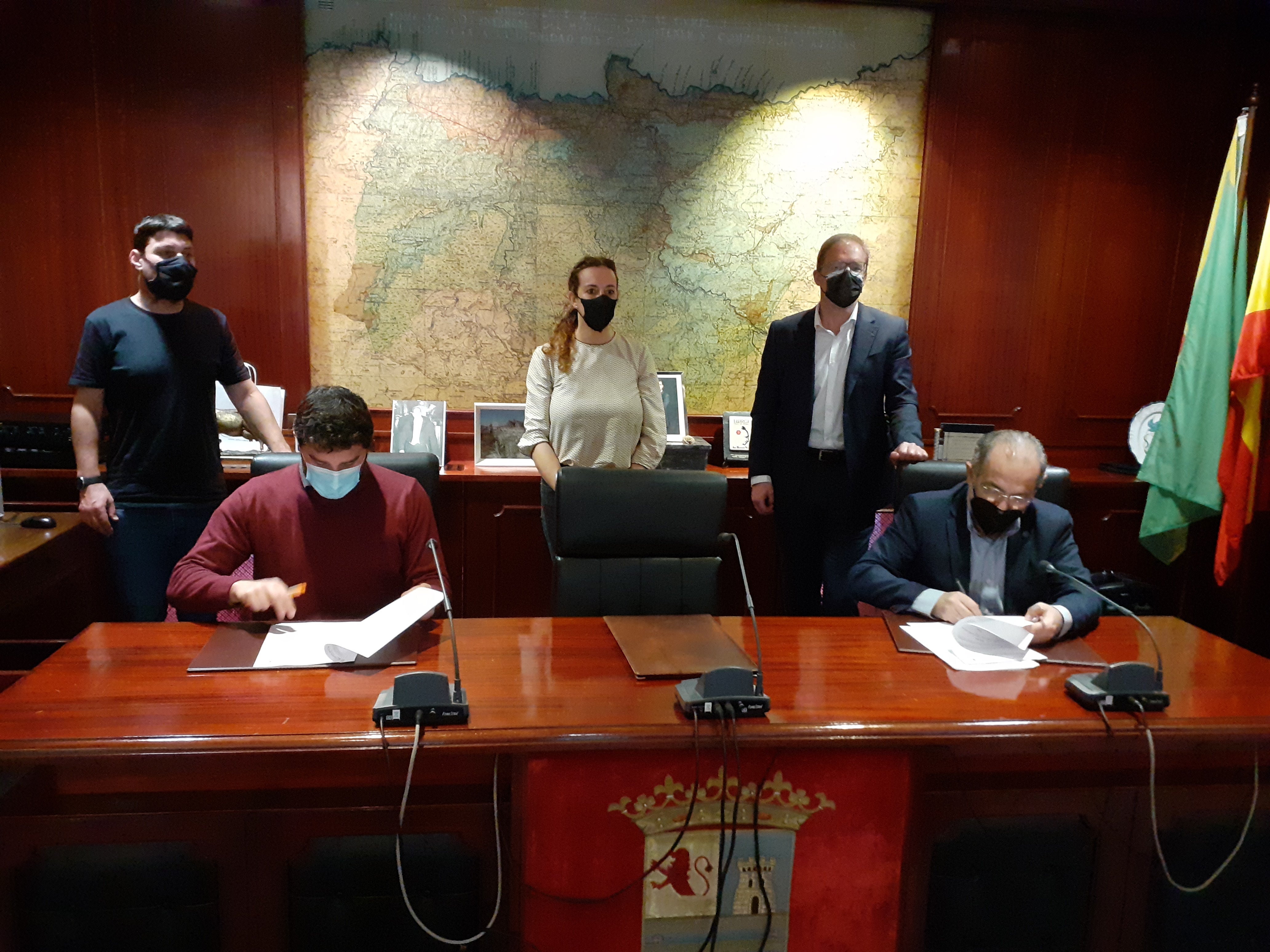 La Cámara de Comercio creará un Comité Ejecutivo para poner en valor el Bosque-Jardín de Luarca “es válido y útil”. La Cámara de Comercio creará un Comité Ejecutivo para poner en valor el Bosque-Jardín de Luarca “es válido y útil”.