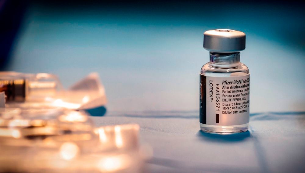 Dosis de la vacuna de Pfizer contra el coronavirus. Dosis de la vacuna de Pfizer contra el coronavirus.