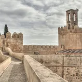 El Consorcio del Casco Antiguo de Badajoz se dirige al presidente extremeño, Guillermo Fernández Vara para que el gobierno regional se implique en la entidad. El Consorcio del Casco Antiguo de Badajoz se dirige al presidente extremeño, Guillermo Fernández Vara para que el gobierno regional se implique en la entidad.