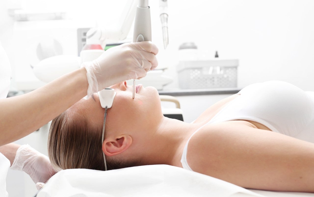 Los tratamientos con láser deben aportarnos confianza, seguridad y resultados, y en Centro Dermatológico Estético cuentan con tecnología de última generación Los tratamientos con láser deben aportarnos confianza, seguridad y resultados, y en Centro Dermatológico Estético cuentan con tecnología de última generación