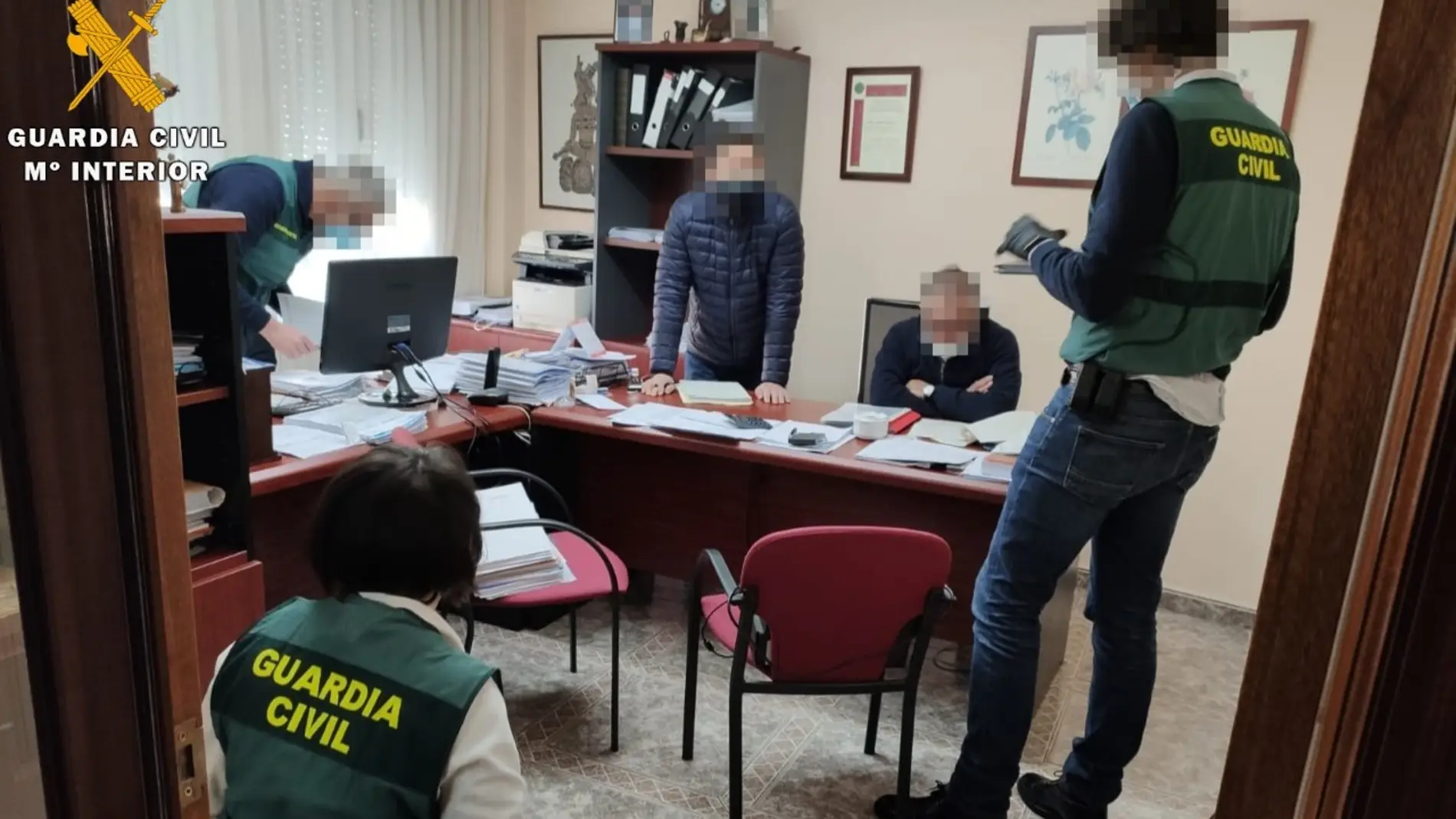 La Guardia Civil detiene a dos personas como supuestas autoras de varios delitos de estafa apropiación indebida y usurpación de estado civil